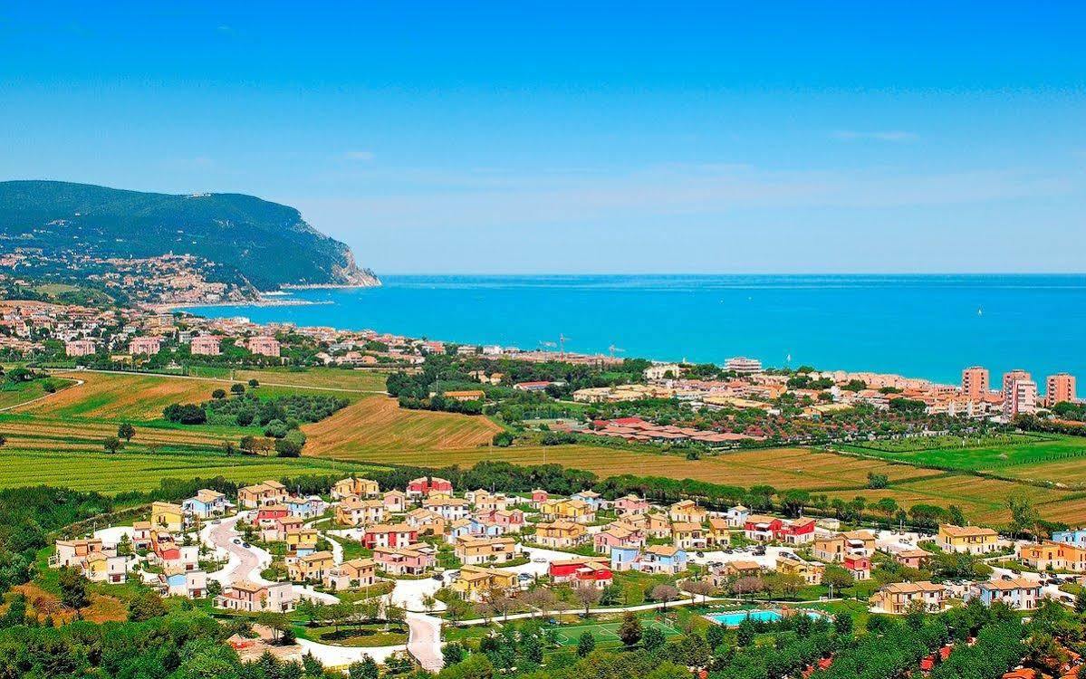 Adamo Ed Eva Resort Numana Exterior foto